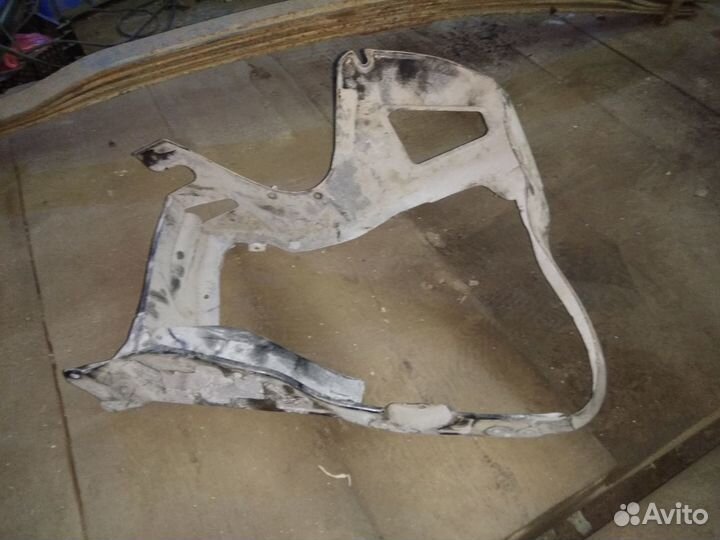 Кронштейн фары mercedes w220 правый