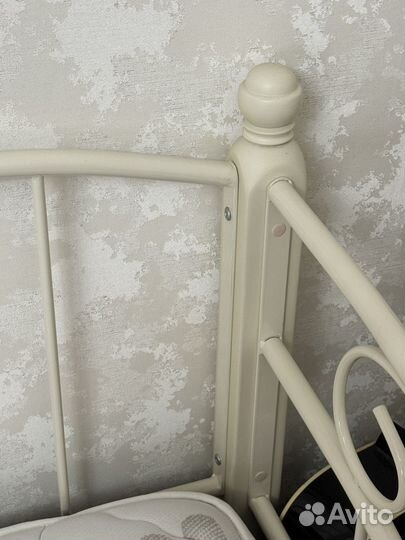 Кровать с матрасом бу. 1 -а спальня