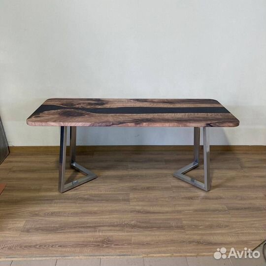 Обеденный стол 'Suitable Evaluation'