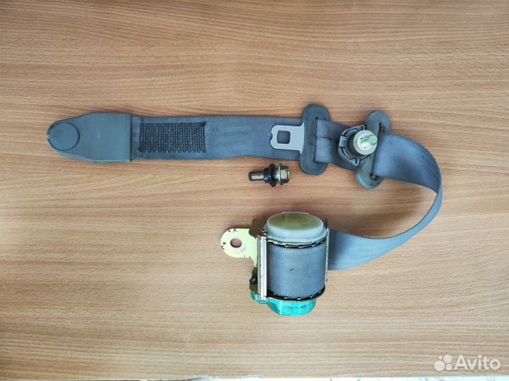 Ремень безопасности Тойота 1990 года