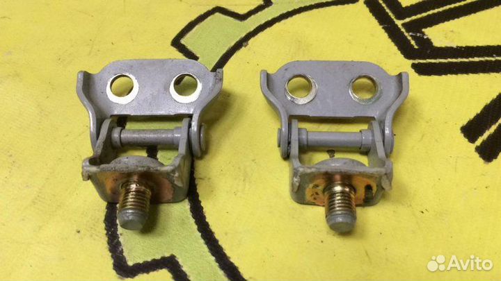 Петли багажника задние Mazda Demio DY3W ZJ 2004.10