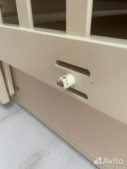 Детская кроватка с поперечным маятником и ящиком