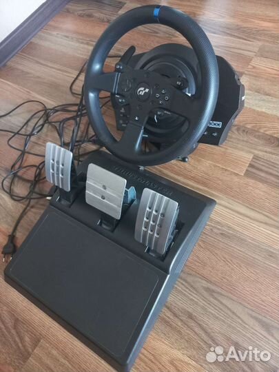 Игровой руль с педалями