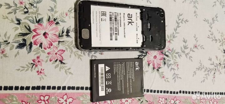 Телефон ARK Benefit m7 Андроид