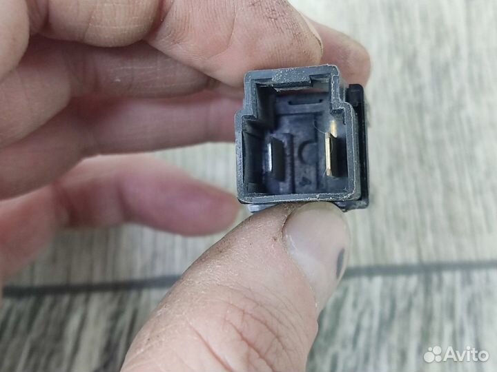 Датчик педали тормоза nissan Tiida (C11)