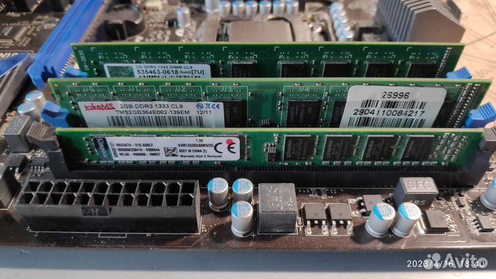 Материнская плата с процессором и памятью