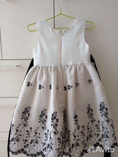 Платье для девочки нарядное р. 110