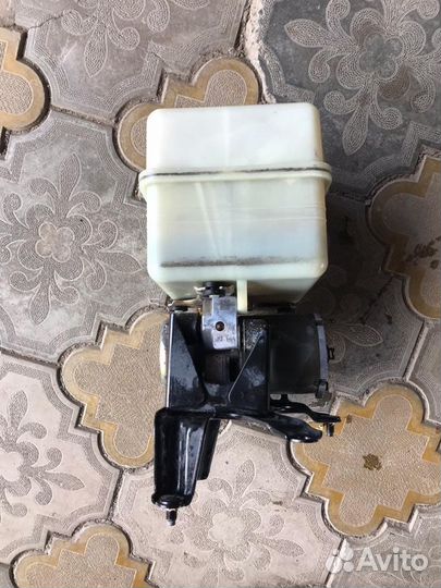 Блок гидроподвески Toyota Land Cruiser 100