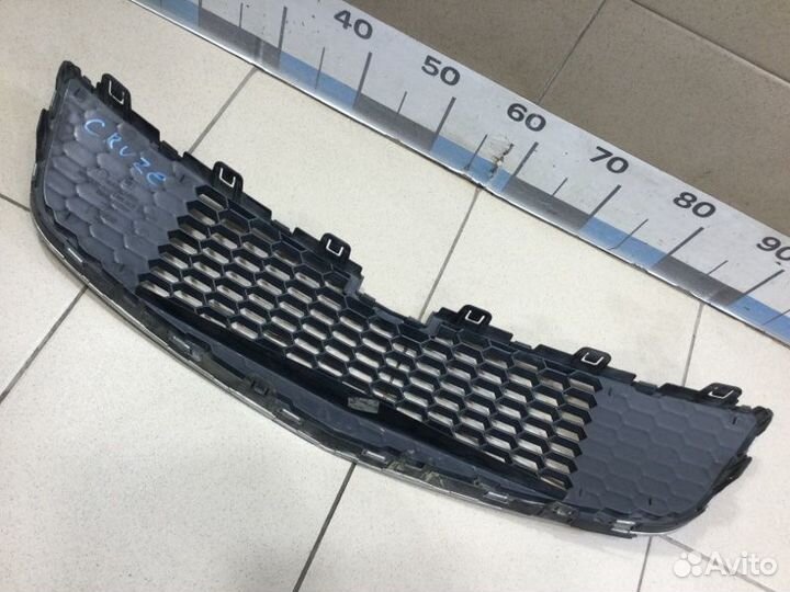 Решетка радиатора Chevrolet Cruze седан 1 2012