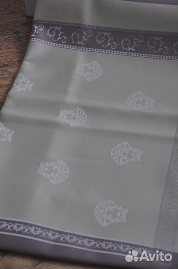 Скатерть и салфетки новые в коробке