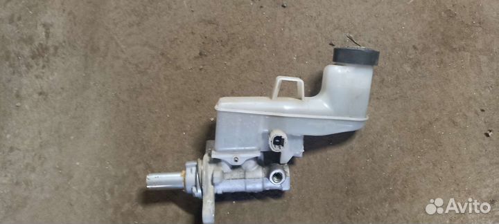 Гтц с бачком для toyota camry v50