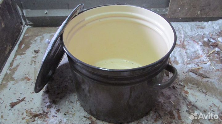 Кастрюля эмалированная