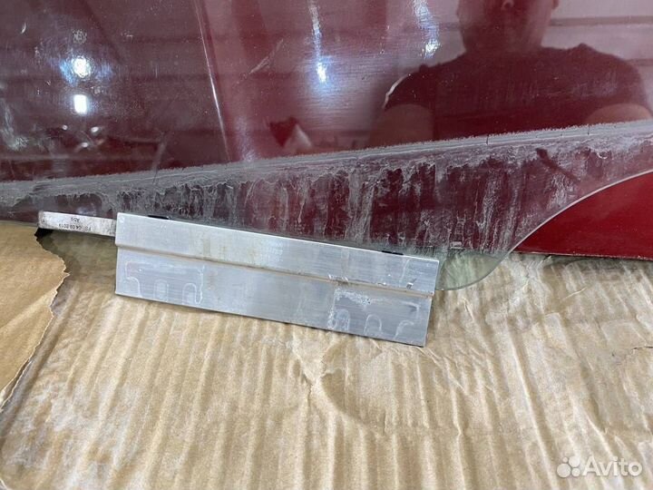 Стекло двери передней левой Scania 6-series