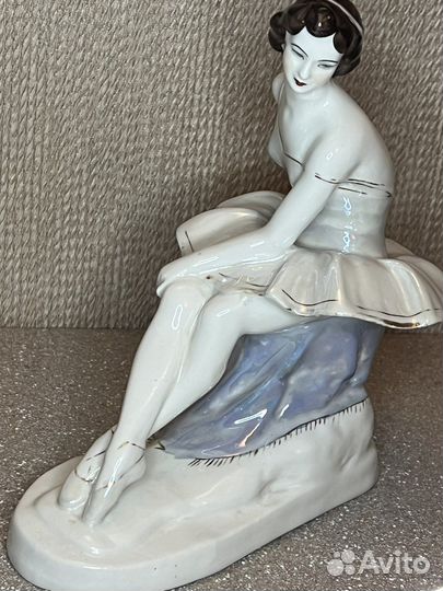 Статуэтка фарфор