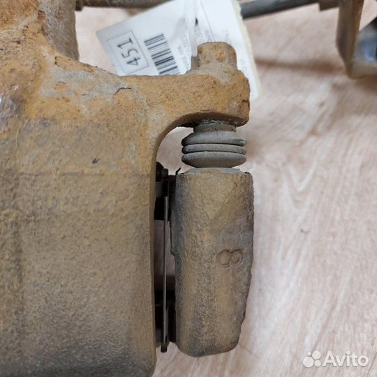 Суппорт тормозной передний левый Mitsubishi