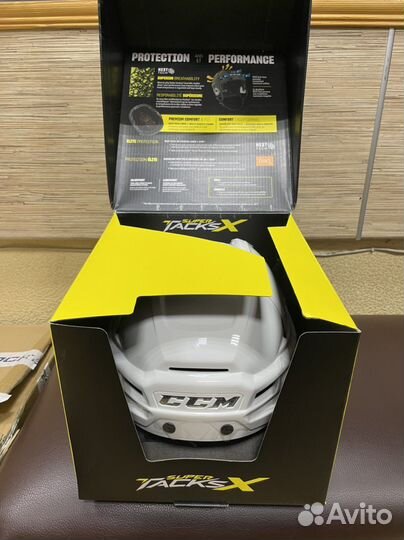 Хоккейный шлем