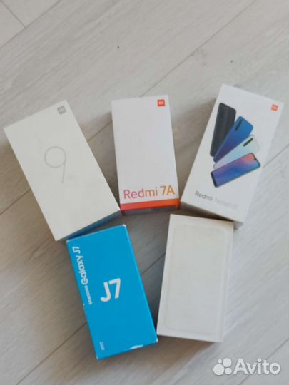 Коробки от телефонов