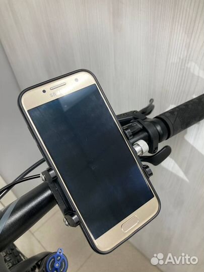 Держатель для смартфона на руль от 50 до100мм шири