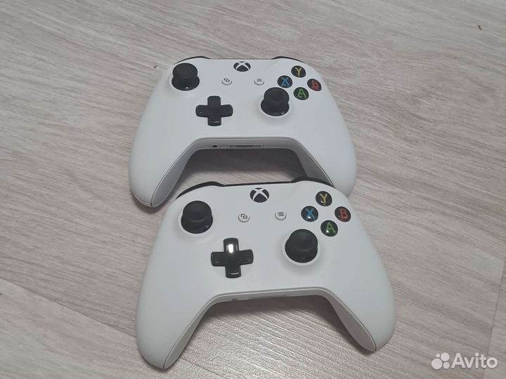 Xbox One s 1t с двумя геймпадами