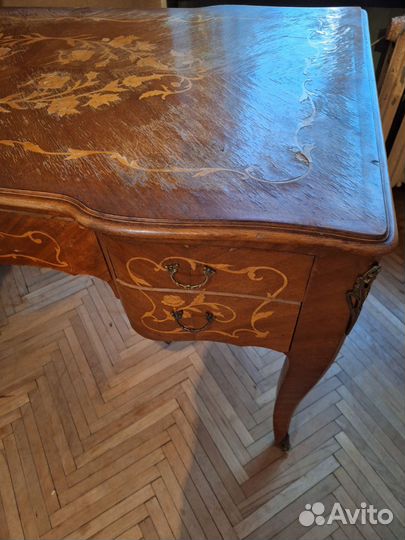 Письменный стол и кресло