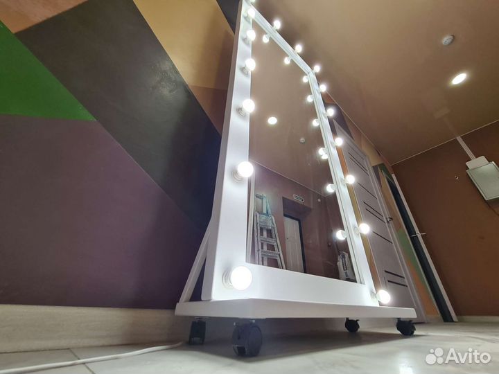 Зеркало с лампами на опоре (180*80см)