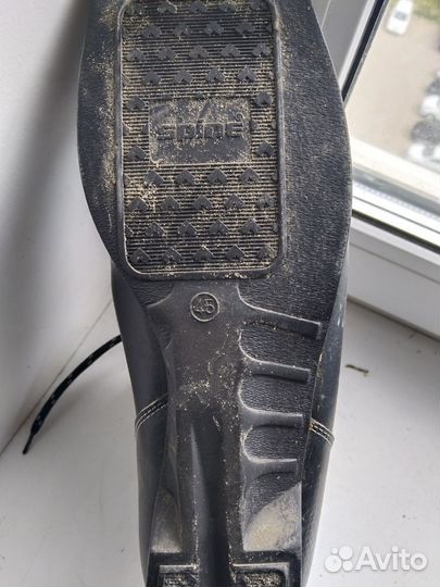 Беговые лыжи и ботинки