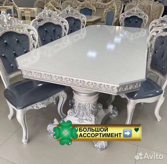 Стол со стульями