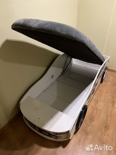 Детская кровать машина