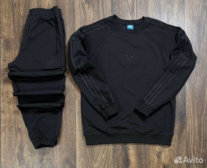 Спортивный костюм adidas