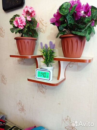 Навесные полки для цветов