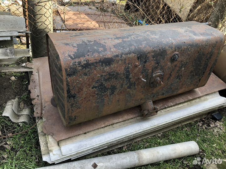 Бак для грузовых автомобилей