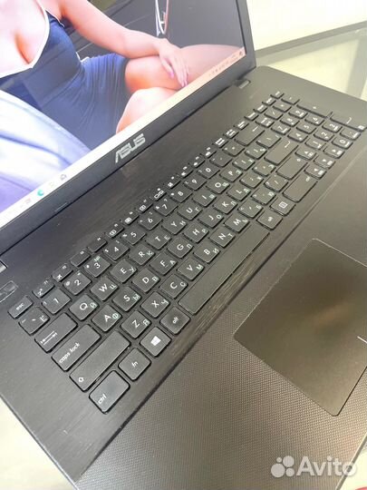 Ноутбук Asus с экраном 17 дюймов и SSD 512Gb