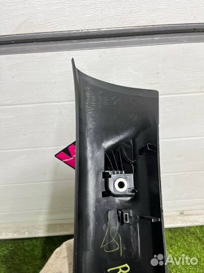 Обшивка стойки передней передняя правая Dodge Ram