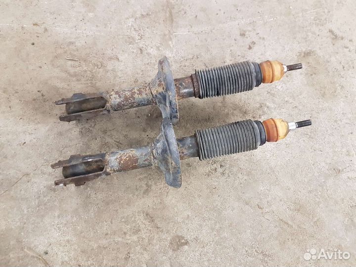 Амортизатор передний Volkswagen Passat B3