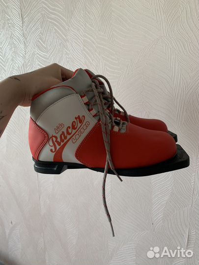 Лыжные ботинки