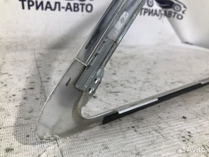 Молдинг стекла левый Audi Q7