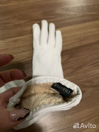 Перчатки из натуральной кожи белые