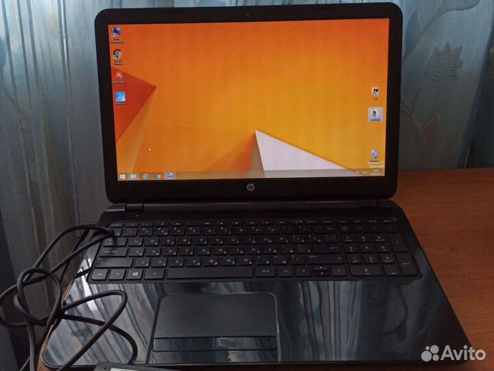 Ноутбук HP 15-g001sr работает