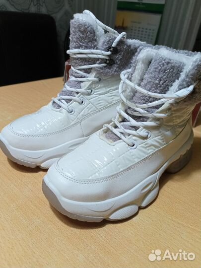 Кроссовки женские 36 размер новые