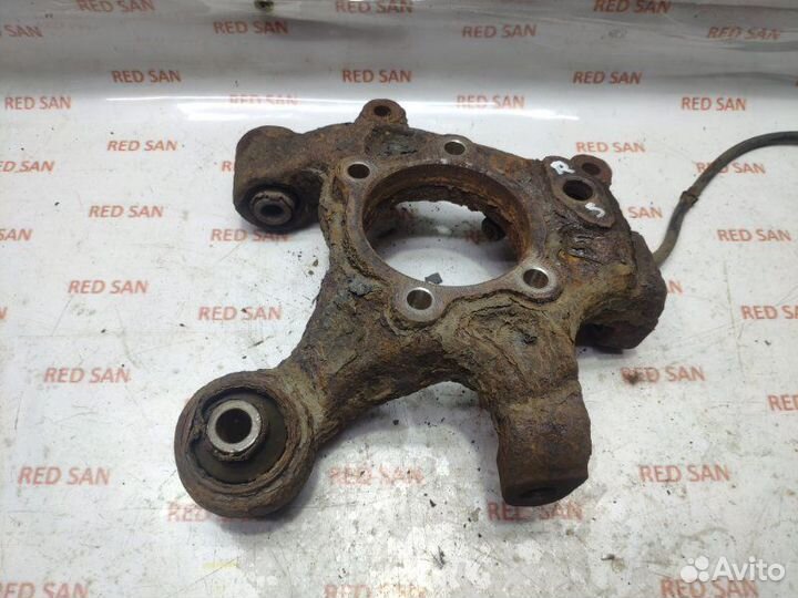 Кулак задний правый Mitsubishi Pajero 3 V78W 4M41