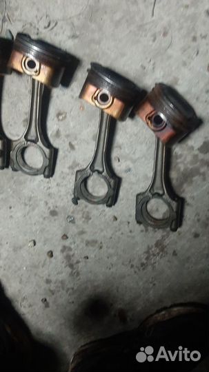 Поршень с шатуном на Джили Эмгранд 1.8
