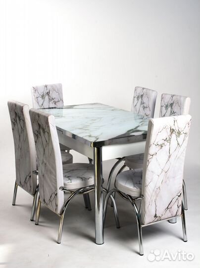 Стол со стульями на кухню