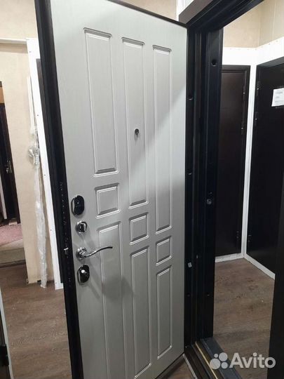 Дверь входная в квартиру. пр.Россия