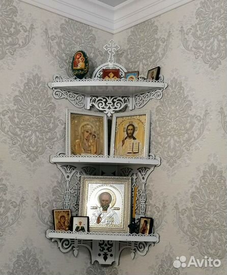 Угловая полка для икон