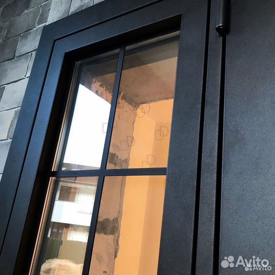 Уличная металлическая дверь с терморазрывом