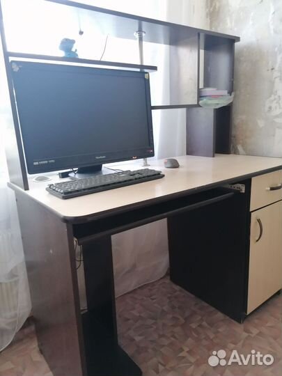 Компьютерный стол