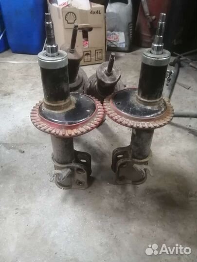 Комплект стоек амортизаторов на ваз 2110