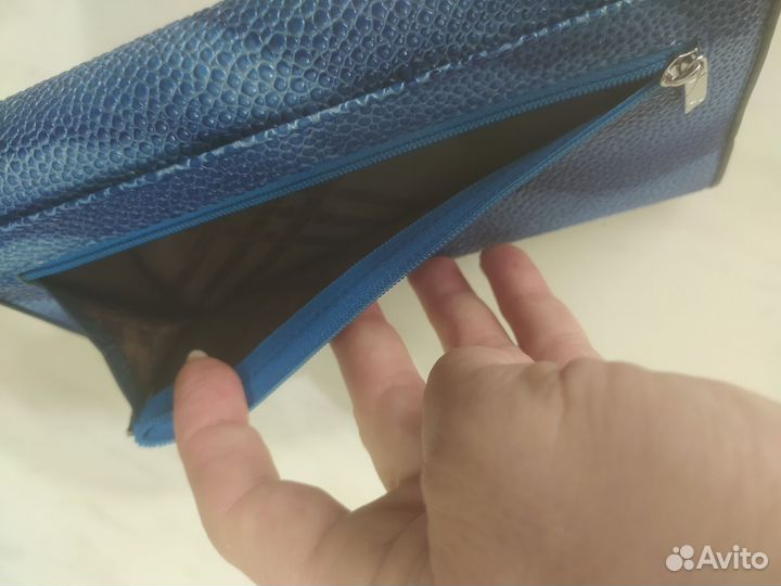 Кожаный длинный кошелек синего цвета из кожи ската
