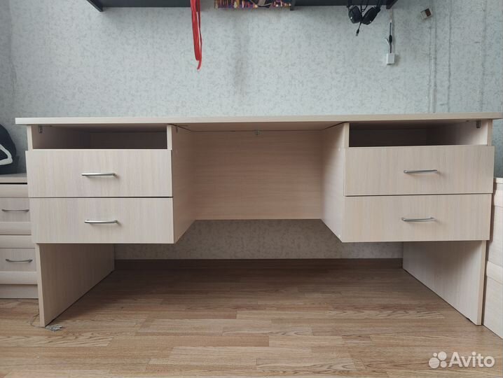 Письменный стол белый с ящиками