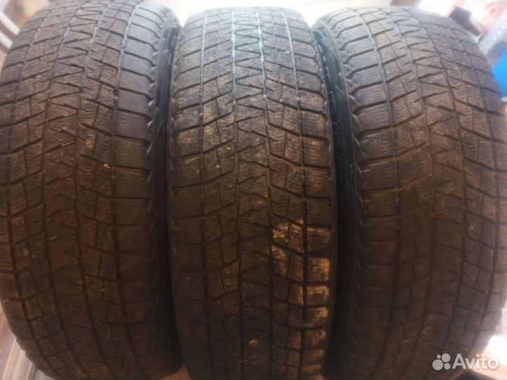 Bridgestone Blizzak DM-V1 215/75 R17 101